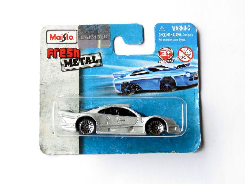 マイスト　メルセデスベンツ　CLK-GTR Mercedes-Benz CLK GTR - Street Version - Fresh Metal - 1/64